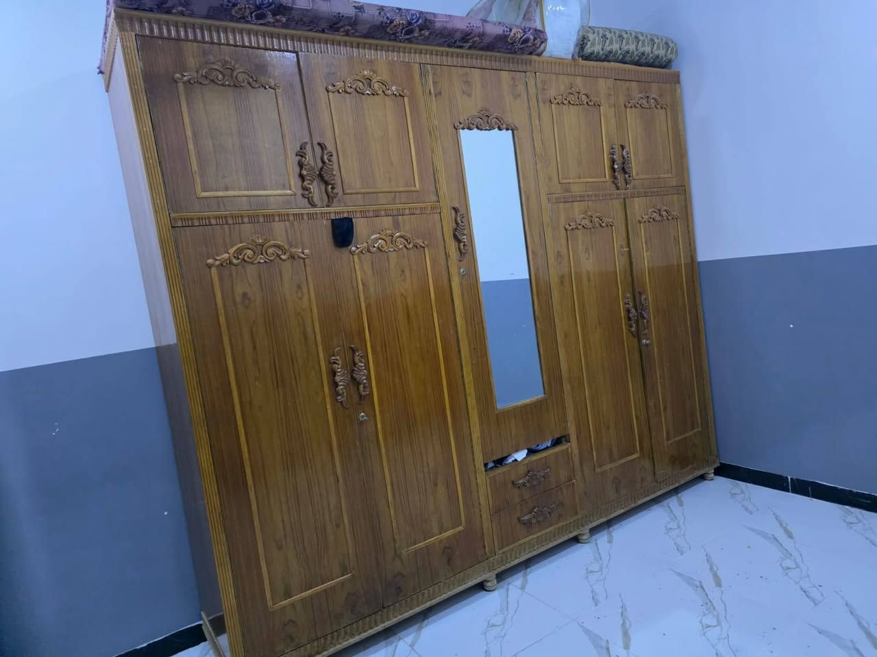 السلام عليكم قنصار للبيع خمسه ابواب نظافه 90% مكان موصل السعر 300_ واتساب ***********

