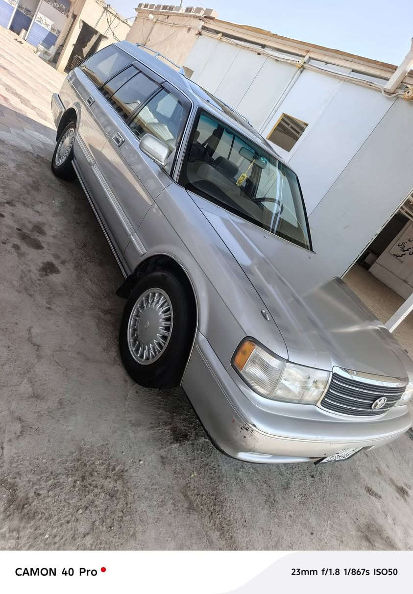 🚘 للبيع تويوتا كراون ستيشن موديل 1990
السيارة جديده بمعنى الكلمه ومواصفاتها:

- ❄️ تبريد أمامي وخلفي شغال
- 🔥 قطعتين تبريد  تدفئة شغال
- ماسحات وزرّاقات أمامية وخلفية كلها شغالة
- 💡 أضوية الصالون والداخل والأبواب كلها شغالة
- ☀️ فتحة السقف شغالة
- ✨ التنتة جديدة بمعنى الكلمة
- ✨ أرضية السيارة مخمل جديد
- ⚙️ مكينة وقير بحالة ممتازه بشرط
- حدادية جديدة
- 🛞 تخم تايرات
- ❄️ ثلاجة
- 🔒 سنترلوك للأبواب الأربعة والجنطة
- 🎨 اللون: سلفر
- 🚘 رقم السيارة: ذي قار – إنكليزي دولي
- 📍 السيارة حالياً: الناصرية – سوق الشيوخ
- 💰 السعر: 95 قفل
- ✅ كفالة عامة
- 📞 رقم الاتصال: ***********

✨ السيارة جديدة بمعنى الكلمة، وعلى الطبيعة أحلى من الصور. تعال شوفها بعينك واحكم بنفسك، وبيها خير إن شاء الله، والجاد يتفضل ويتدلل.

نص مكتوب في الصور:
- CAMON 40 Pro 23mm f/1.8 1/102s ISO400