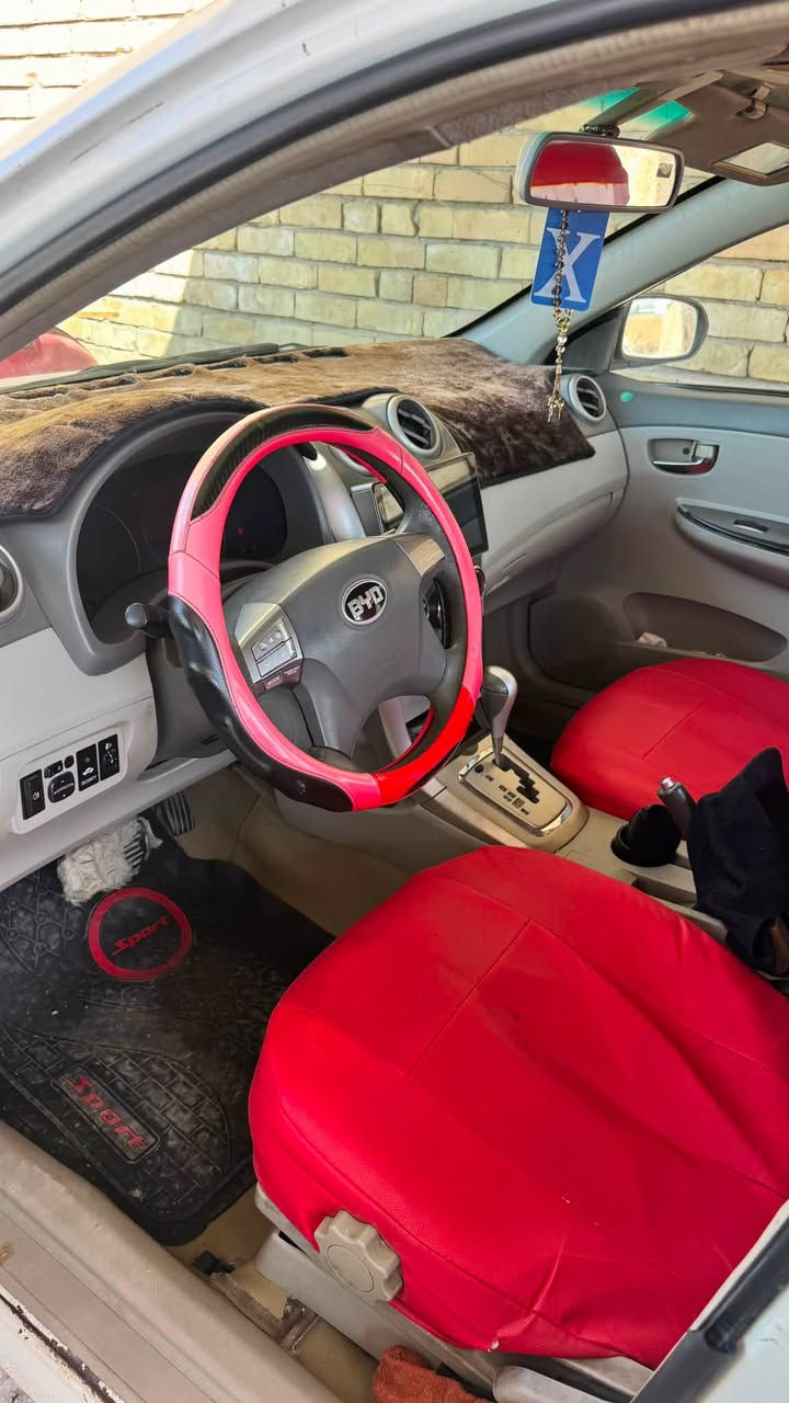 Byd g3 2016 
بي واي دي جي 3 للبيع مكاني بغداد مجاور مرور الحسينيه

***********
كير اوتماتيكي فتحه بالسقف حساس خلفي شاشه بيهه
موديل 2016 ب اسمي السنويه
سعرهه 55 وبيها مجال
