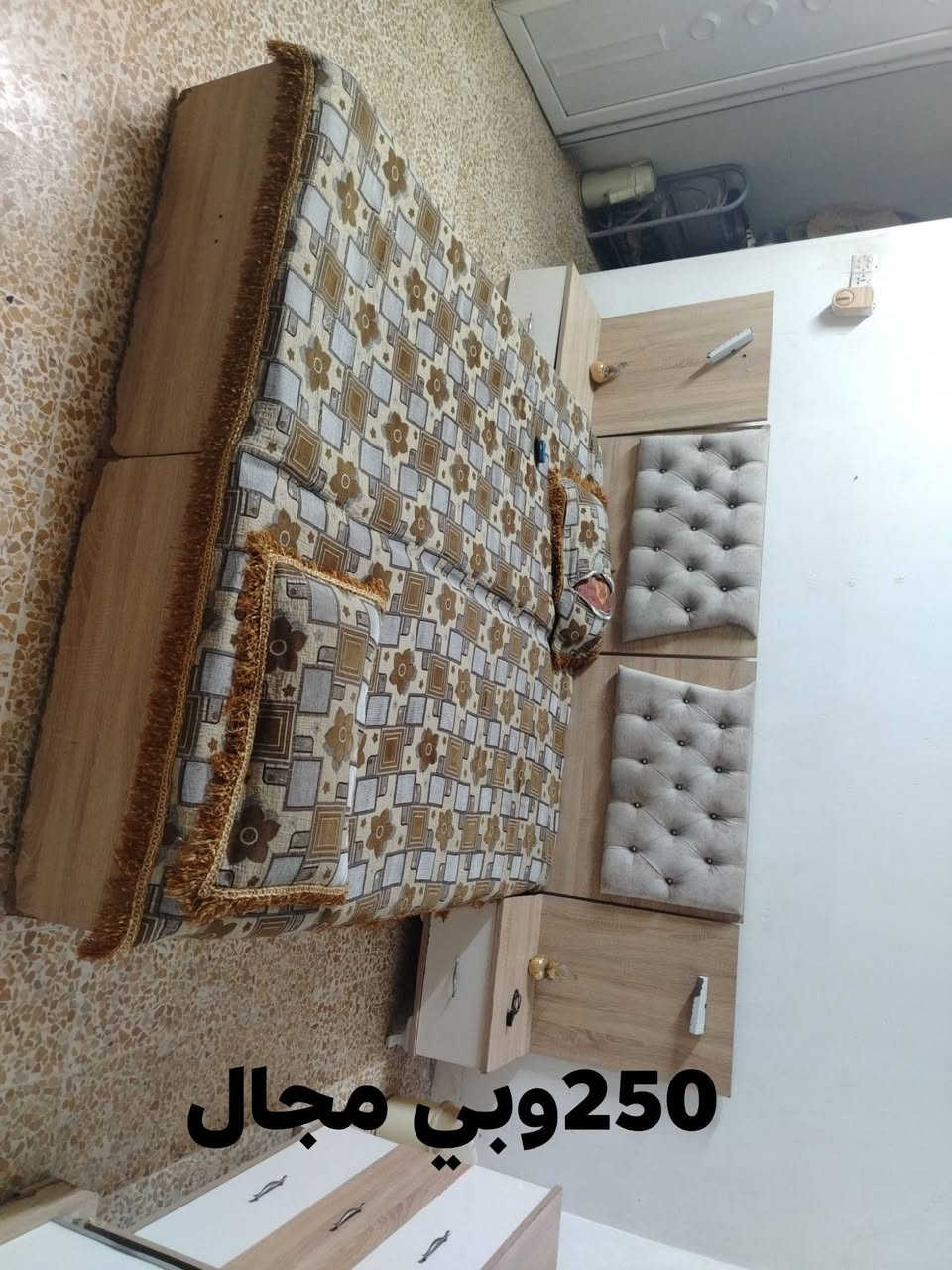 السلام عليكم عندي هذولة الاغراض للبيع التواصل على الرقم ***********

نص مكتوب في الصور:
- السعر 70 وبی مجال عوزة تاية وجوب
- 250 وبي مجال
- 150 جديدة ما مستعملة