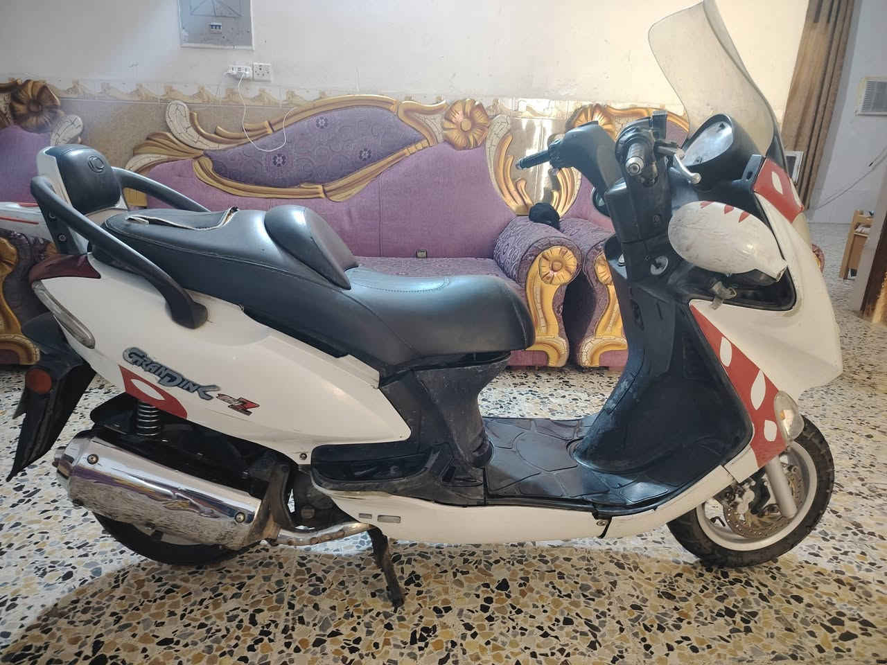 يا الله دراجه كايمكو محرك250cc مسجل رقم وسنويه تحويل ثاني يوم سعر900وبي مجال مكان رمادي بريشه هاذ رقمي للتواصل ***********مو شراي لا تعبني ولا اتعبك
