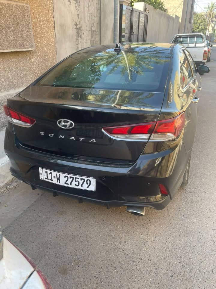 سوناتا موديل 2018 امريكي 120$وبيها مجال
فول موصفات عده الفتحه  السيارة بأسمي
رقم جديد انكليزي بغداد وسنوية جديدة الهزة بعدها ما نافذه
لون اسود مرتبة السيارة بيها كم قطعه ابيع حزام
مكاني الأنبار لتواصل الاتصال على الرقم  ***********
