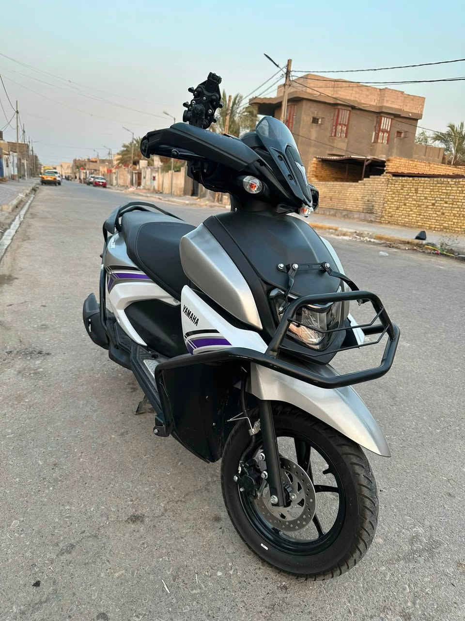 السلام عليكم 
Zr 2027 زيرو صالها ٤٠ يوم من طالعه نضيفه ومانقصها شي دك سونار وين متريد السعر ٢٥٠٠ قفل ***********

