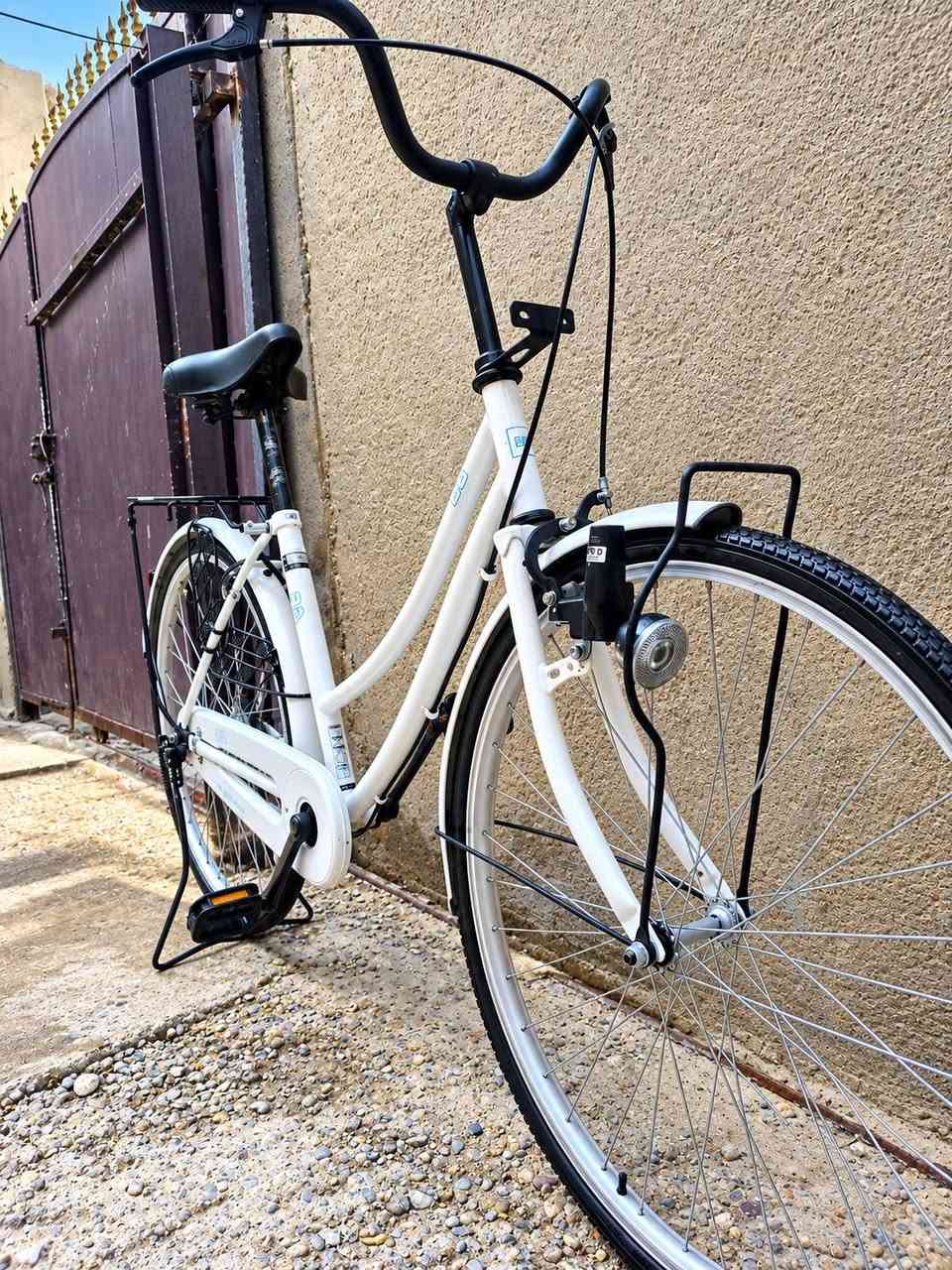 🚲 بايسكل للبيع – نظيف ومرتب
السلام عليكم 
بايسكل أبيض وكاله جديد 2026 مثل ما واضح بالصور
💰 السعر: [125]
بي مجال قليل للتواصل ***********
