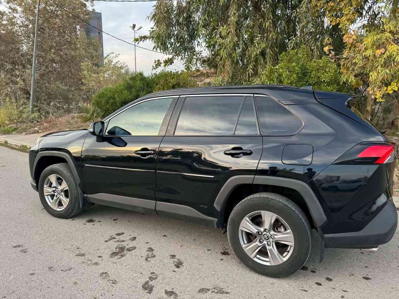 ‏2024   TOYOTA RAV4 XLE Hybrid.
اللون الخارجي  اسود
  عداد 18 الف مايل  
وارد  امريكي 
 الفحص  كامل
         
الاضافات :

•دفع رباعي 4*4
• ماتور 2500cc هايبرد
• قير اوتوماتيك 
• كراسي مخمل
• شاشة كبيرة
• كاميرا خلفي
• رادار امامي
• مانع تصادم
• محدد مسرب
• تصحيح مسار
• مثبت سرعة
• مانع انزلاق
• استيرنق متحرك
•ابل كار بلاي 
•اندرويد اوتو 
• تحكم طارة
• إنارة ترحيبية
• مري كهرباء
• غمازات عالمري 
• حساسات تجاوز BSM 
• شاشة اعطال
• زجاج كهرباء ملون
• اضوية امامية زنون LED
• اضوية خلفية LED
• كشافات زنون LED
• اضاءة فل زنون LED
• ليد زنون نهاري
• نظام صوتي مميز
• أوامر صوتية
• حساسات ضغط هواء الإطارات
‏• GPS
• 3 أنظمة قيادة (eco, ev, sport)
•تبريد 2 قطع  مركزي
• هولد كب
• ركايات وسط
• بلوتوث
• مدخل USB + AUX

فقط بيع  السعر 24500
***********
المكان موصل
