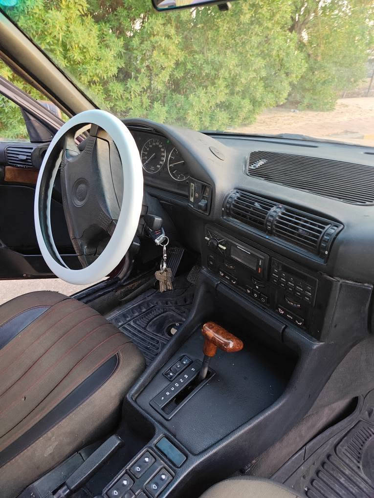 🚨 للبيع: BMW 520i (E34) 🚨
🔥 الوحش الألماني - بجم عريض 🔥
​📌 المواصفات والتفاصيل:
​🔹 الموديل: 1992
🔹 المحرك: 20 مسكر (فانوس)
🔹 المكينة والجير: مكفولات 100% بشرط الفحص ⚙️💯
🔹 المظهر: بجم عريض 🚘
🔹 الصبغ: صبغ عام (بدون دواخل - الدواخل مكفولة) 
🔹 الأوراق: رقم أربيل (وكالة أو مداور جاهزة) 📄
🔹 الكهربائيات: كلشي شغال بالسليم ⚡
🔹 الحدادية: 50% 🛠️
​💵 السعر: 39 ورقة ($3,900)
📍 الموقع: النجف الأشرف
📞 للتواصل: *********** النجف, العراق
