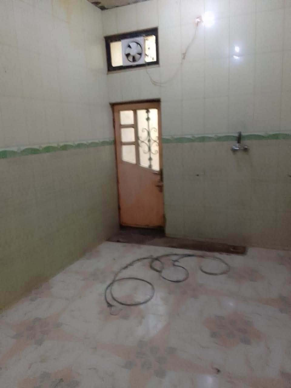 بيت طابقين للأيجار في الجبيله 
المساحه :  110 م 
يحتوي على :  4 غرف + صاله + مطبخ + مجاميع صحيه + أستقبال 
المواصفات :بناء حديث + موقع جداً مميز + قرب مستشفى الشفاء

سعر الأيجار : 650 الف 
للتواصل : 
***********
***********
***********
