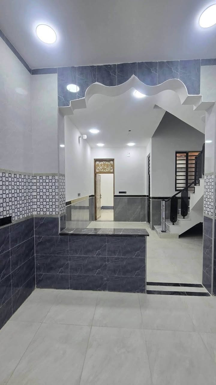🏠  دار الــبــيـع نـهـاونـــد الاولــئ🏠
      خلف شارع 20 قرب صيانه كهرباء 

        🚧 المساحه (100م طابق ونص 🚧
           يتكون الطابق واحد الارضي
🏡غرفتين نوم وصالة+دبل فاليوم واستقبال ومطبخ 🏡
    🛁وصحيات خارجية 🚿وداخلية 🚽

  للاستفسار مراسلة الصفحه او الاتصال
      (📲***********

