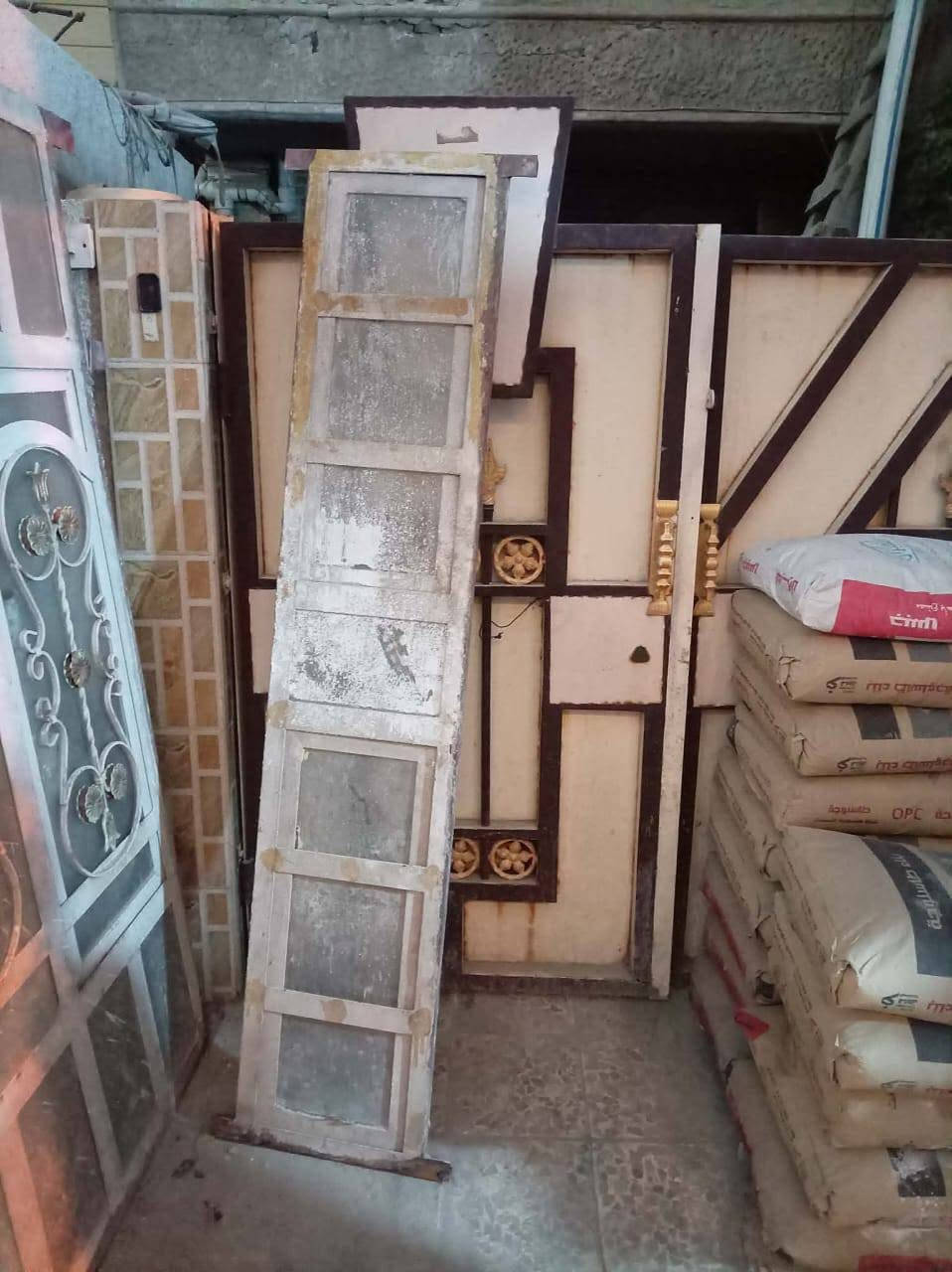 السلام عليكم للبيع
شباك 2متر×1.40
شباك 2متر×40
مع محجر
السعر 75الف 
 للأستفسار ***********

