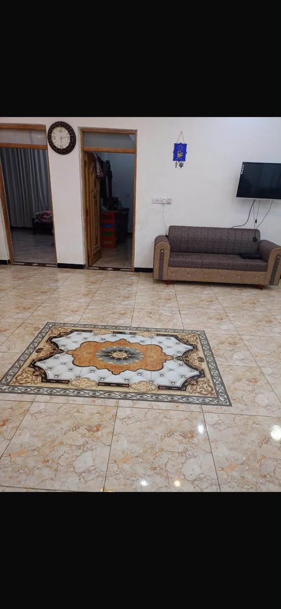 🏡 دار البيع زراعي 

📐 المساحة: 325م² 

🏠 بناء حديث سنه 2023

✨ تفاصيل العقار:
• 
• غرفتين وصاله و مطبخ حار و بارد واستقبال و صحيات داخليه وخارجيه

📍 الموقع: مقابيل محطه السرور – قرب بيت حجي  
   حمود 

📞 للاستفسار ومعاينة العقار:
***********

🏢 زورونا في مكتب ( العاصمة للعقار)
📍 العنوان: بداية شارع مستشفى الشطرة العام

نص مكتوب في الصور:
- Infinix ZERO X PRO