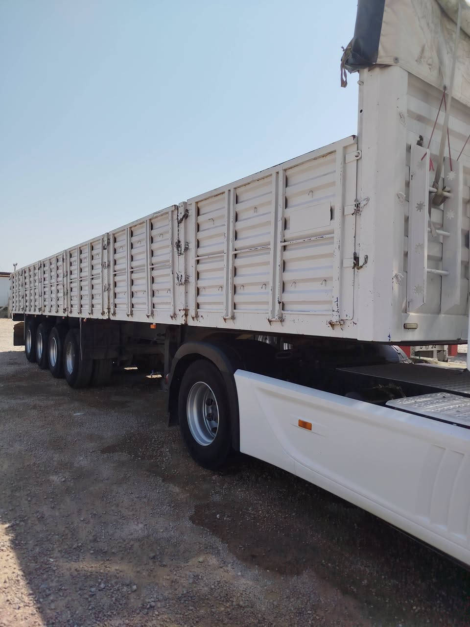 عربه جناب 4 محاور تخم تاير. 13/60 حداده عبدالله جوهر موديل 2020 نضيفه ومرتبه مال جنايه السعر 160 وبيه مجال بسيط  متواجد في معرض بغداد الحديث  العنوان الانبار الرمادي منطقه الشراع الخط السريع للتواصل ***********
