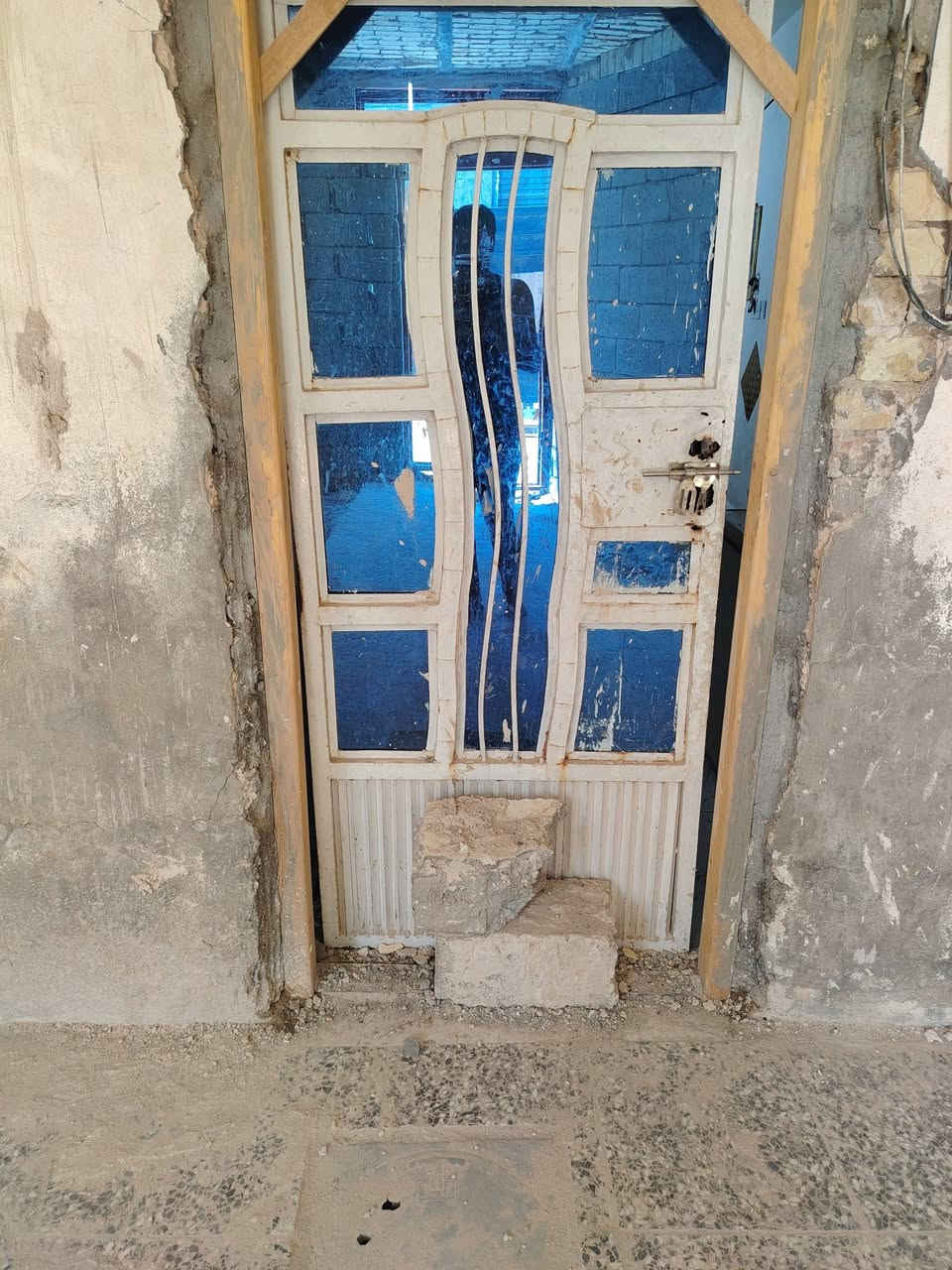 للبيع مستعملات  باب عدد ٢
وشباك عدد ١  ***********
