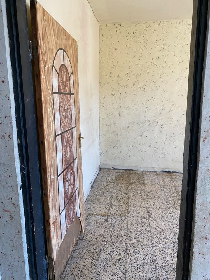 أسلام عليكم
شقه للبيع في مجمع القعقاع 
طابق ثالث
عماره 67
تحتوي على ثلاثة غرف 
الاتصال على رقم ***********
