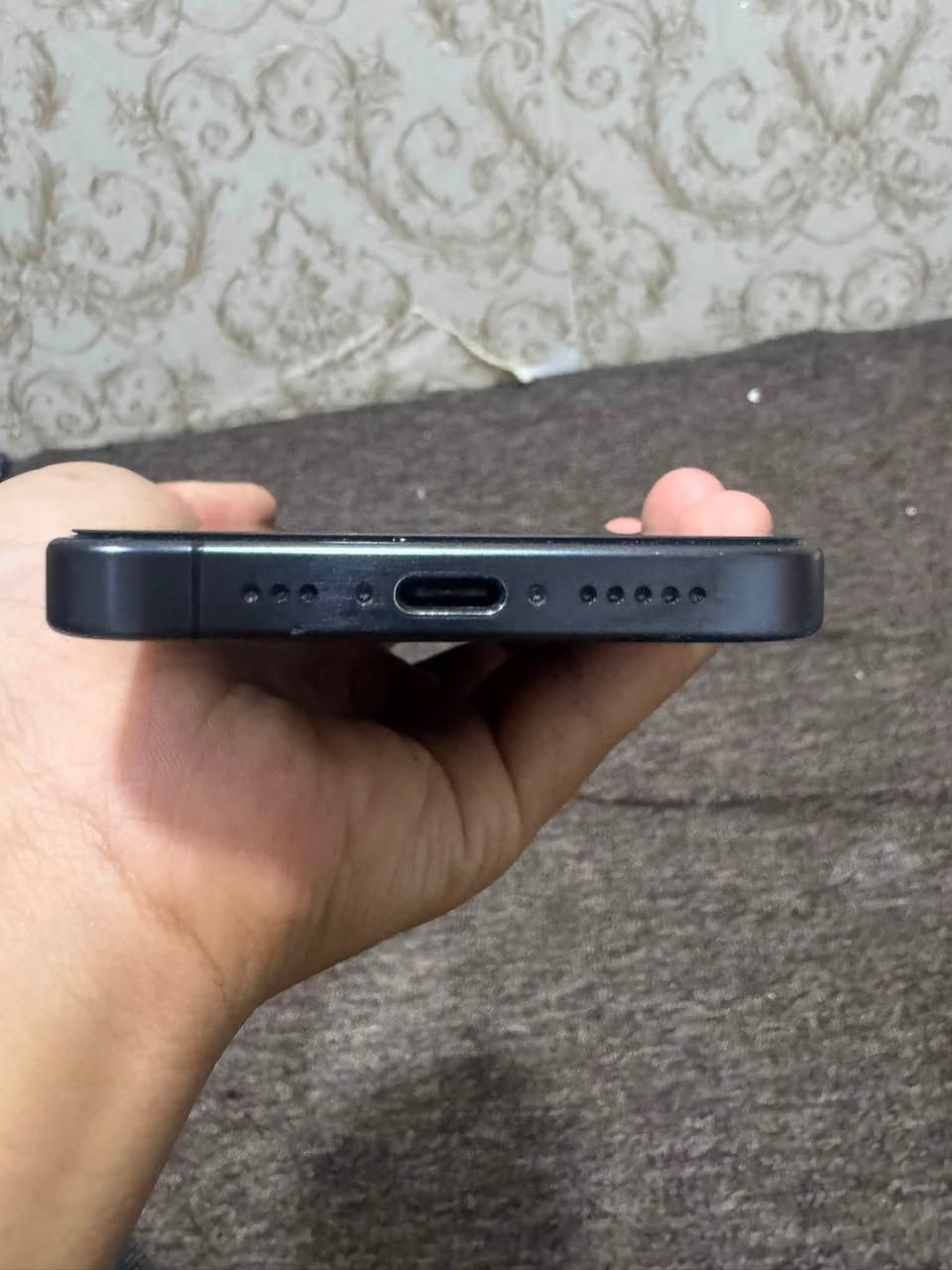 آيفون ١٥برو فقط للبيع أو امراوسه نظيف وشرق اوسط ماستر ويا كرتونه وشاحنه الاصليه البطاريه 79وذاكره 128 والسعر 750 بي مجال قليل 
الرقم *********** 
أي ستفسار خاص
المكان ديالئ بهرز
