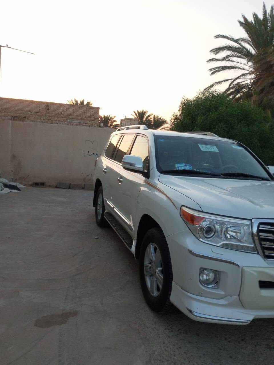السلام عليكم
‏ لاندكروزر 2015 V6 بريم للبيع 
‏سيارة انتيكا واستخدام شخصي فقط
‏ الممشى: 71 ألف كم حقيقي اخت الزيرو
‏رقم بغداد بأسمي تحويل ثاني يوم
‏ السيارة بلادي – وضع الشركة
‏ فول مواصفات
‏ ثلاجة +شاشة تاب
‏ بصمات عدد 2
‏تشغيل عن بعد
‏ حساسات امامية+ خلفية
‏كاميرا خلفية
‏تحكم ستيرن
‏3 قطع تبريد
‏ كشن كهربائي
‏8 ايرباگات
‏ لايت LED
‏فتحة سقف 
‏ زراكات لايتات
‏ دوسات ترحيب لاندكروزر
‏مري شفط
‏جام يصعد وي القفل
‏
‏السعر:450 وبيها مجال 
‏مكان السيارة: ذي قار /شطرة
‏للتواصل ***********
