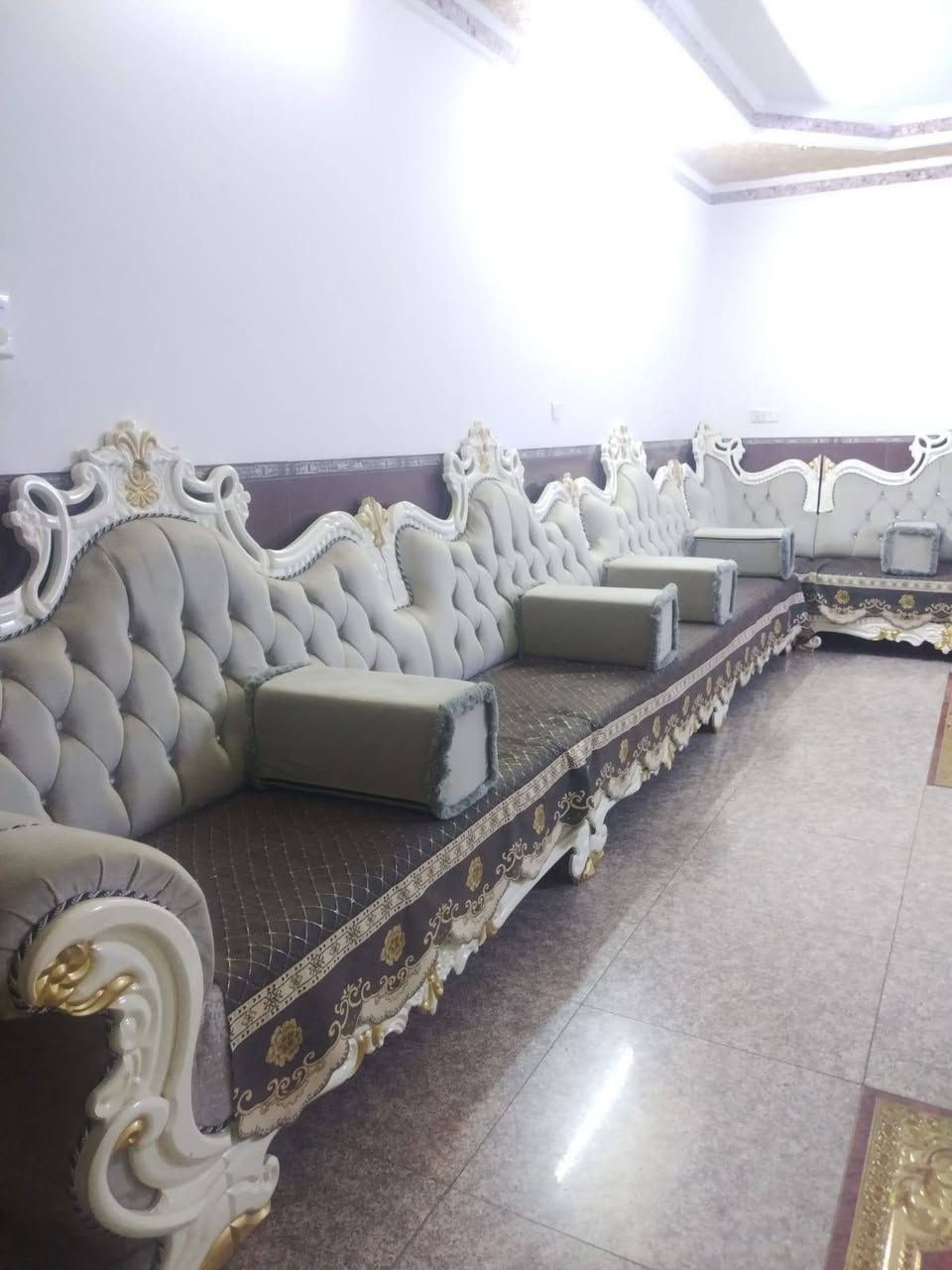 السلام عليكم ديوان ٨ متر نظيف اي عيب مابي  مستخدم شي قليل 
للاتصال ***********
واتساب ***********
