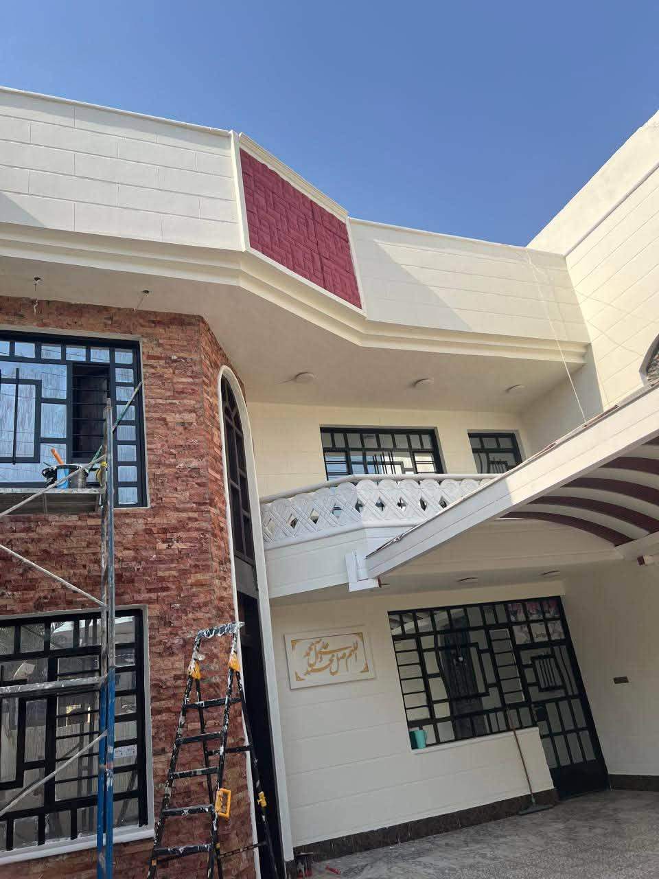 السلام عليكم 

البيع منزل 🏠 
عقار مساحه 275 متر واجه 10 نزال 27.5 بناء 2015 ومحدث جديد جاهز هسه كملته يحتوي ع الطابق الأول الارضي ع 
استقبال و مطبخ وصاله كبيره وغرف عداد 2نوم وصحيات وترك خلفي ومنور في الصاله ومنو في المطبخ 
والطابق الثاني يحتوي ع غرف عداد3 نوم وصاله وصحيات 

مكان مشتل شارع الزيدي 
رقمي
 ***********
