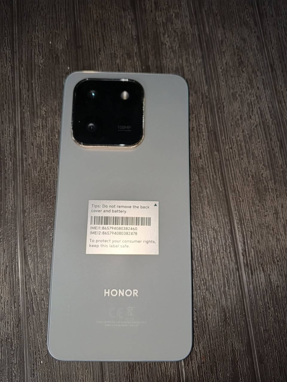 *للبيع: HONOR X7d مستعمل شهر فقط*

*المواصفات:*
- *المعالج:* Snapdragon 685
- *الرام:* 8GB + 8GB Turbo
- *التخزين:* 256GB
- *البطارية:* 6500 mAh تقعد يومين
- *الكاميرا:* 108MP
- *النظام:* MagicOS 9.0
- *اللون:* بيجي فاتح
- *الحالة:* نظيف جداً كالجديد، استخدام شهر فقط

*الملحقات:* كارتون + شاحن اصلي 🔌

*السعر: 280 ألف* 
*متوفر توصيل* 🚚
للاستفسار والتواصل: واتساب
***********
---
