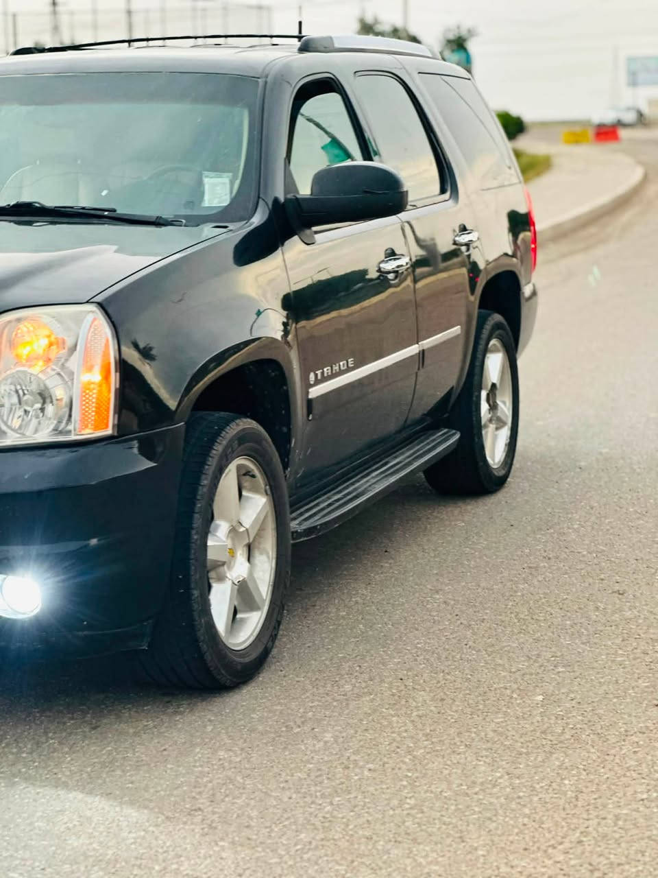 السلام عليكم تسجل جديد باقي فقط الكمرك للبيع او مراوس
�  للبيع GMC– الأسود الملكي 🖤 🔥
إذا تريد تاهو هيبة، حجم، راحة وقوة… هاي فرصتك 👌
🚘 يوكنV8 —GMC
🖤 لون أسود جذاب
💪 محرك V8 5.3
⚙️ قير أوتوماتيك
👨‍👩‍👧‍👦 عائلية وواسعة جداً
❄️ تكييف أمامي وخلفي
📺 شاشة وسطية حديثة
🎛️ تحكم من المقود + مثبت سرعة
🪑 داخلية واسعة ومريحة
🪞 مرايات كروم
🛞 دعاسات جانبية
♣️كفاله عامه 
🔝 حاملات سقف
💡 ضباب أمامي
🪝 خطاف سحب خلفي
✨ السيارة شكلها مرتب وفخمة بالحقيقة أكثر من الصور
📞 للاتصال: [‭***********‬]
مكان السيارة ميسان العمارة    
***********وتساب
