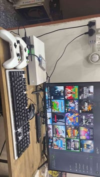 شباب xbox one s كامل ملحقات شغال بس ذني الالعاب ويا جوستك عدد اثنين وم...