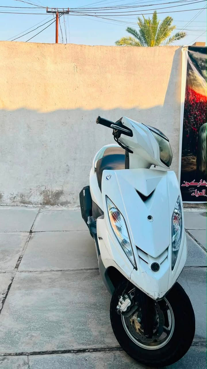 دراجه جيتي آر لون ابيض مكينه مكفوله نضيفه الدراجه كفاله عامه مابيه أي نقص كامله للبيع السعر 1100 وبيها مجال العنوان بغداد الدوره حي الصحه الرقم الهاتف ***********
