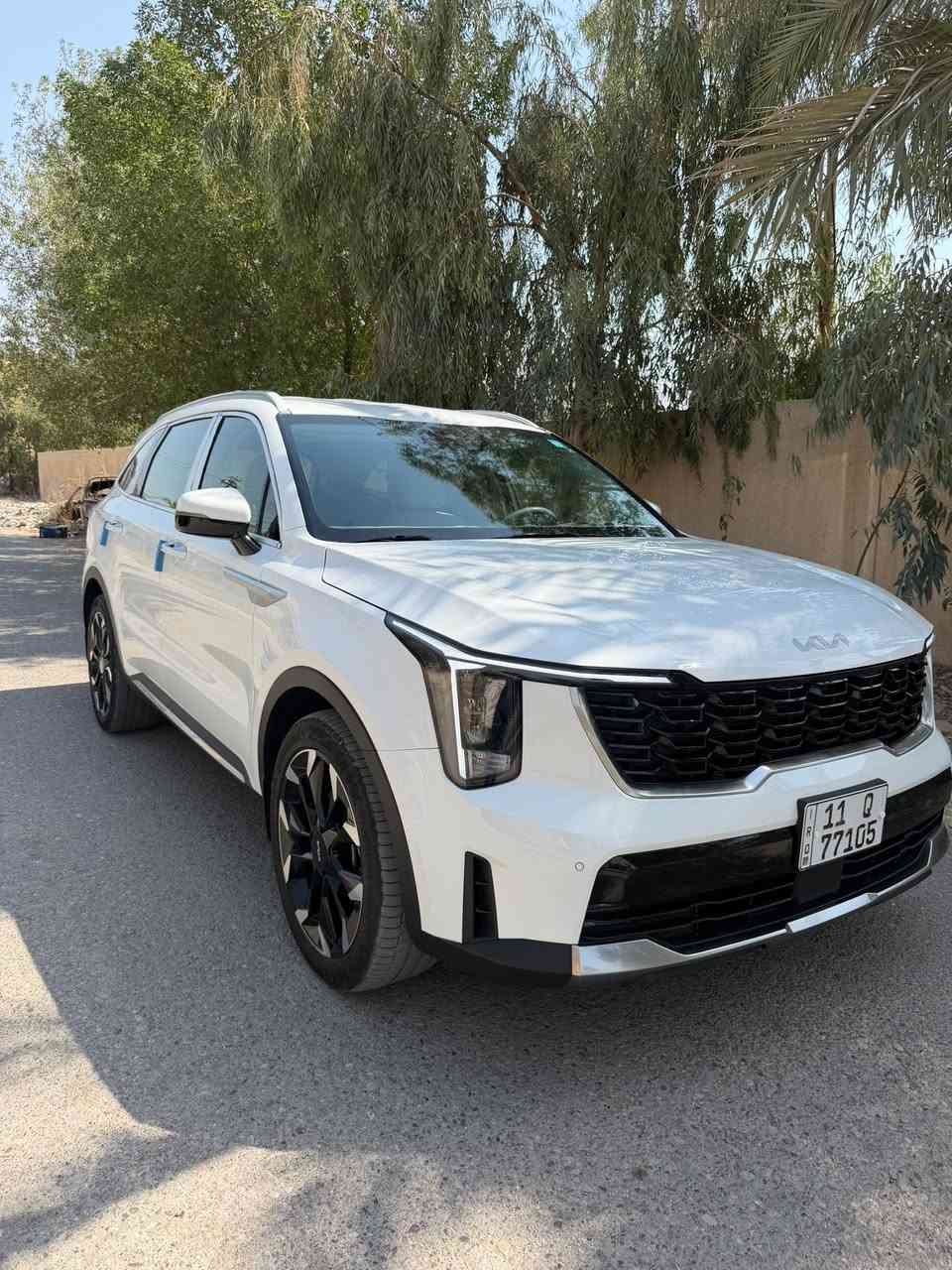 السلام عليكم للبيع كيا سورنتو
2025 كفاله عامه 
ماشيه 45الف 
ويل 20 
داتا شو 
دبل كامره 
سته سلندر 
سبعه راكب 
السعر 295 $وبيها مجال 
رقم بغداد بسمي تحويل مباشر 
التواصل 
*********** 
العنوان بغداد

