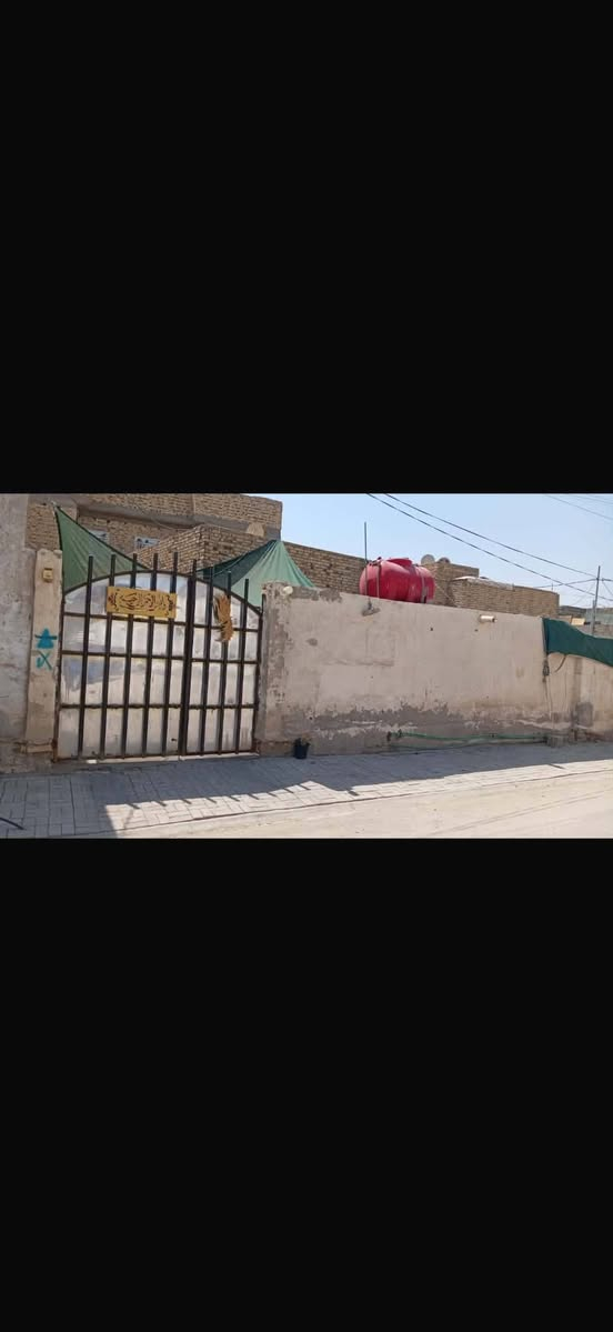 🏠 فرصة عقارية مميزة للبيع
📍 الموقع: حي العسكري الأول - شارع مدرسة الرحمن
📐 المساحة: ٢٦٠ متر مربع (واجهة ١٣ متر × نزال ٢٠ متر)
🏗️ نوع البناء: بناء قديم يرهم مجمع يرهم اي شي مساحه وشارع يخبل 
​📋 تفاصيل الدار:
​٣ غرف نوم
​صالة
​براني (استقبال)
​مطبخ
​صحيات داخلية وخارجية
​كراج سيارة
​⚡ الخدمات: متوفرة بالكامل (تبليط، إنترنت، وغيرها)
💰 السعر: ١٥٥ (بسعر دون العرصة)
​📞 للإستفسار والتواصل:
***********

