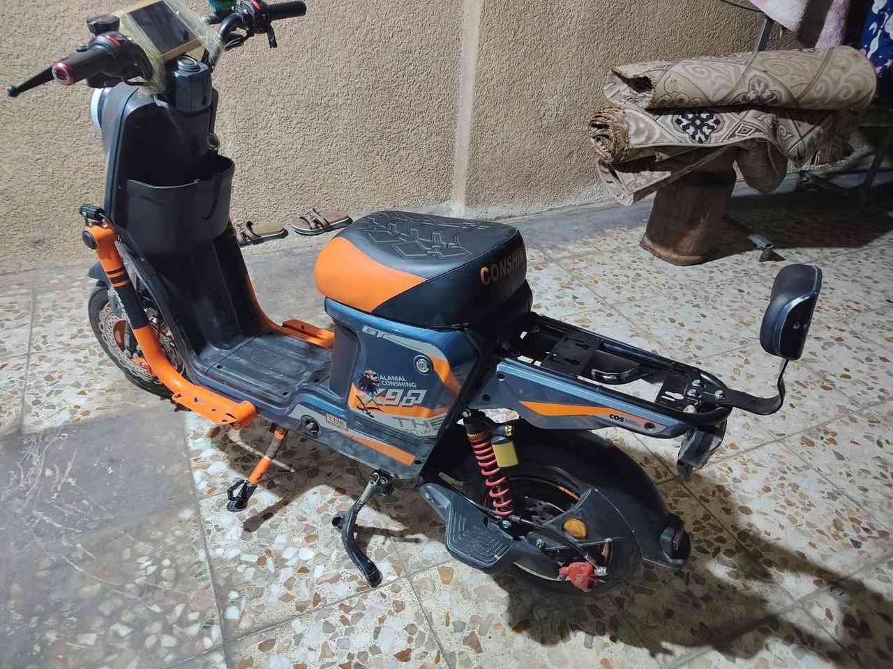 دراجه شحن نوع x900 دراجه فولل مكفوله من كلشي هورن ودبل اشاره وبطاريات فولل  فقط شي بسيط نقص الشاشه بيها قطع واير بسيط صغير  مكان بغداد سعر ٤٠٠ وبيها مجال رقم *********** واتساب
