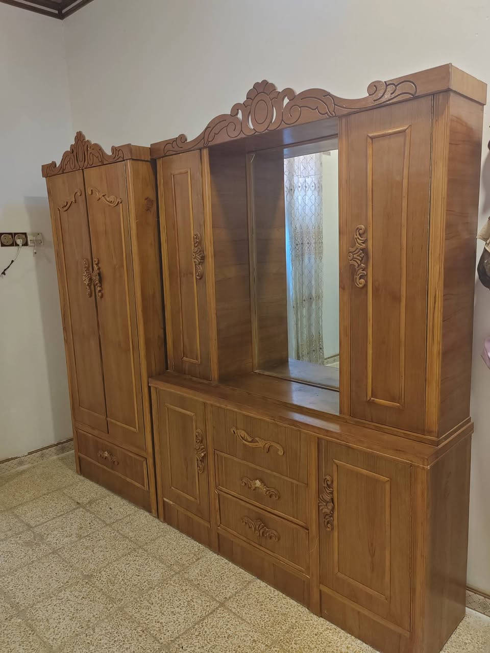 السلام عليكم خشاب صاج عراقي أبراج كاملة بدون تخت!! للبيع السعر 750الف وبيها مجال بسيط النظافة 95% التواصل علئ الرقم *********** مكاني الموصل حي الرموك

