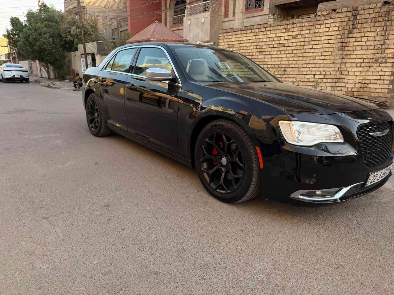 اوباما c300 جديدة بمعنة
المحرك : V6 . 3.6L . 

 السياره كلين تايتل.طابة وتقريرها موجود فقط بارد مكانين بيهة 

المواصفات 

* پانوراما . . 
حساسات خلفية 

* حساسات امامية . 
ماشية ٥٨ الف ميل 

* مصابيح امامية زنون مع LED . 

* شاشه كبيرة مع نظام ملاحة نفكيشن GPS .

* سستم صوت الپاين مع سماعات بريميوم .

* مقصورة الركاب من الجلد

* مقاعد أمامية كهربائية عدد 2 .  . 
داخل جلد ابيض 
* تشغيل عن بعد . . 

* محدد سرعة . 

* تلفون بلوتوث .

* كاميرا خلفية . 

* مرايا متحسسة للاضاءة العالية .

* كير شفتر بالستيرن . 

* دخول ذكي (بصمة) . 
السعر ٢٣ الف دولار  ٢٣٠ ورقة  
للاستفسار سيف *********** مكاني بغداد شهداء البياع

