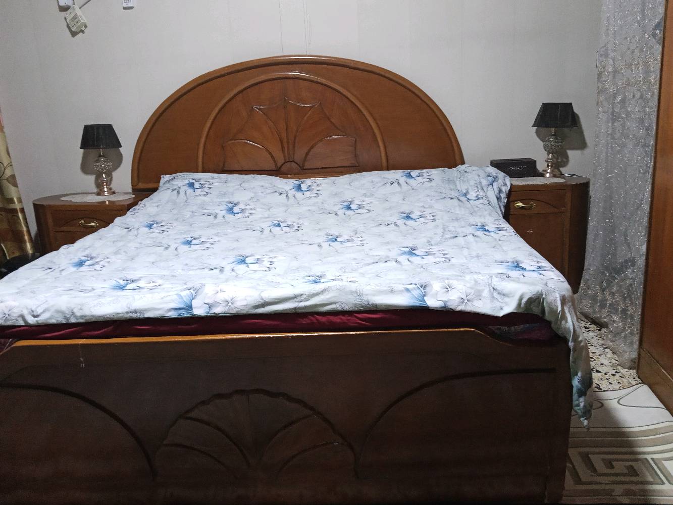 نجارة عراقية • مستعملة • نظيفة ٧٠٪