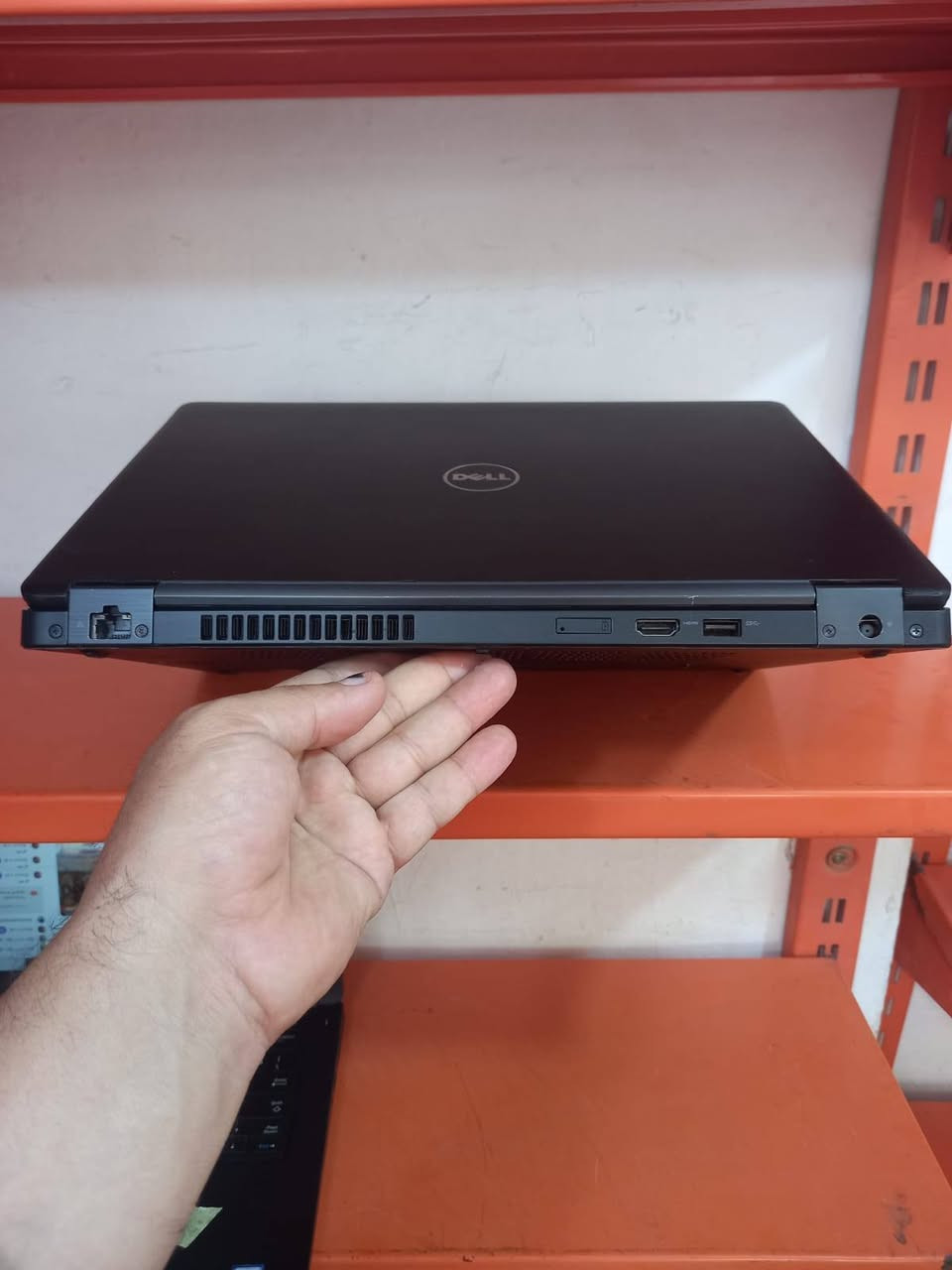 لابتوب دل 5480 dell
المعالج كور اي 5 الجيل 8
الهارد    256    ssd  m.2
الرام 8.  ddr4 
كارت الشاشة  4  شير 
حجم الشاشة  14 
الشاحنة اصلية 
يحتوي على منفذ تايب سي للشحن او نقل البيانات
نظام التشغيل ويندوز 10 عربي انكليزي 
الملحقات شاحنة وجنطة 
السعر  225

***********
***********
يوجد توصيل

متوفر 
تتوفر مجموعة لابتوبات بأسعار مناسبة ومواصفات مختلفة
