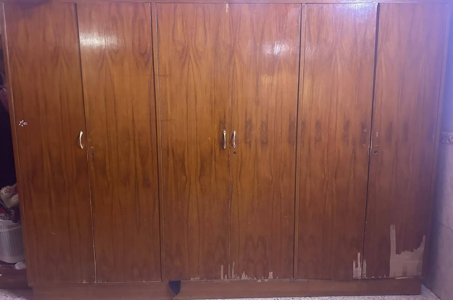 السلام عليكم
أغراض للبيع كاونتر مرتب ونضيف 
وغرفة اخشاب
قيم بليرضي الله وأخذهن 
بغداد الشعب 
***********
