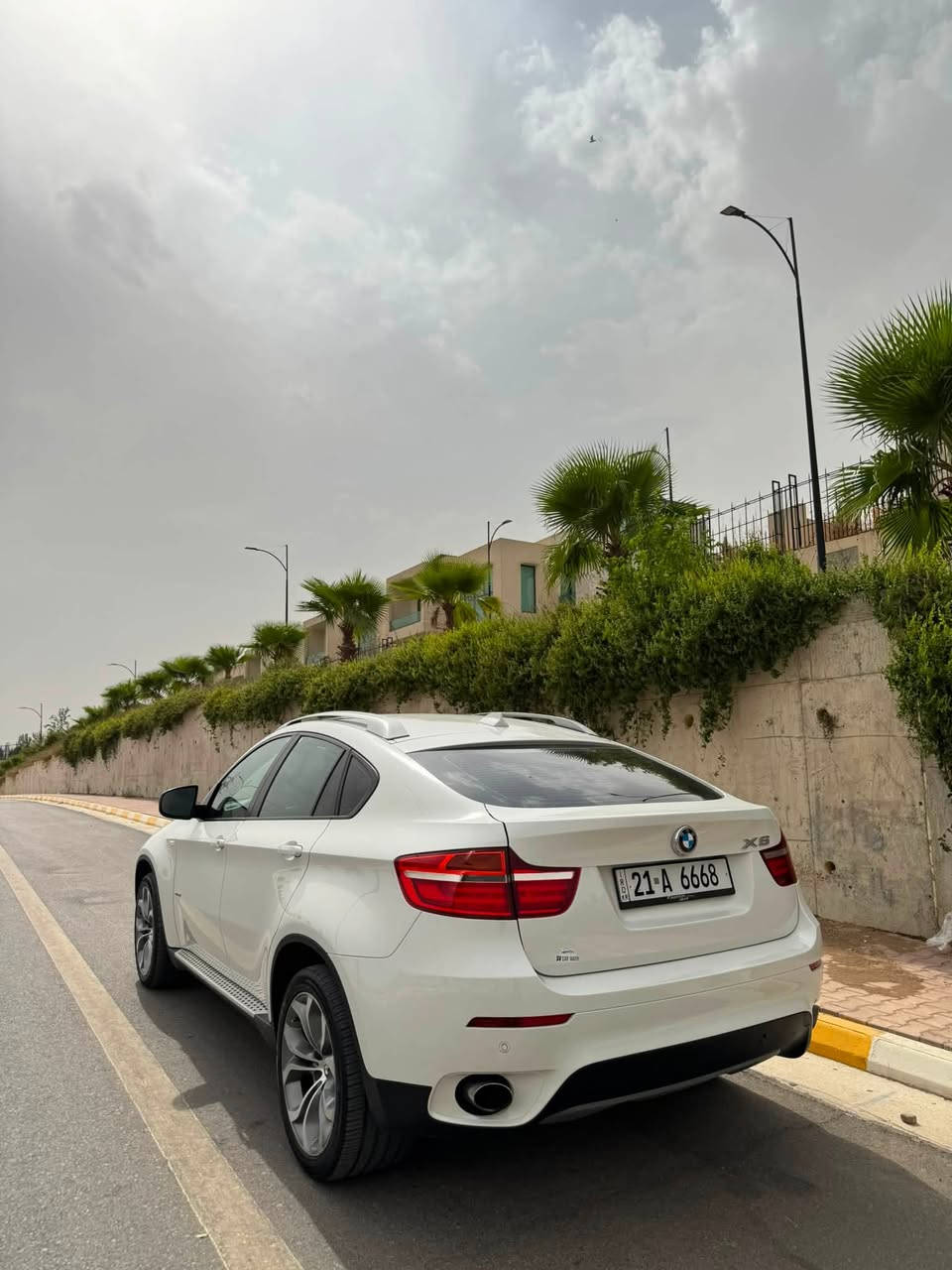 Bmw x6 35i 2014
سفری شەریکەی عروشە
دەعامی بۆ دەعمی بەشەرت
۸۳هەزار کم رۆشتوە هەقیقی
فولل موسەفاتە 
گیرو مەکینەی بەشەرت برغووی بانەدراوە
کوشن کارەبا
کامیرا
دەگا سەحب
پەردە
شاشەی دواوە
سلایت
*********** 
سیعر:۱۹۸ گەڵا
