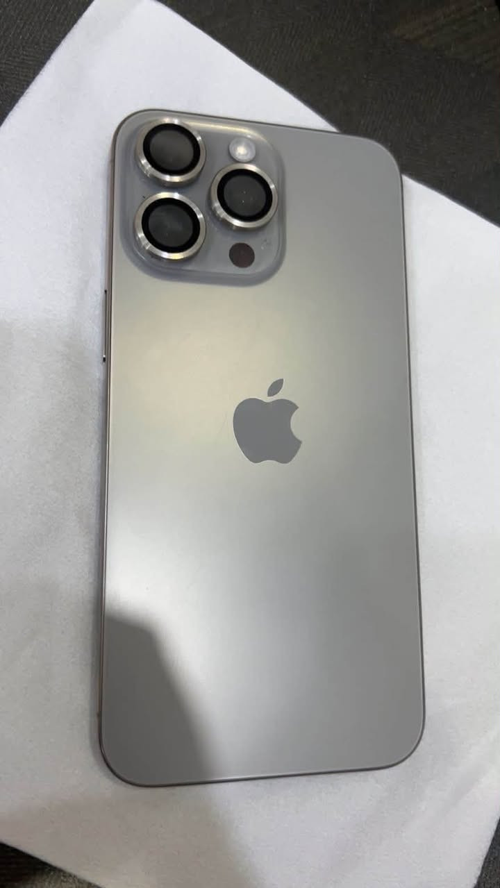 📌 للبيع: iPhone 15 Pro Max
 (مستعمل نظيف جداً جداً)الموديل: iPhone 15 Pro Maxالنسخة: نسخة الشرق الأوسط الرسمية (طراز رقم MU793AA/A)السعة التخزينية: 256 جيجابايت حالة البطارية: نسبة الصحة 87% (تؤدي أداءً ممتازاً ومستقراً)عدد دورات الشحن: 470 دورة فقط النظافة: الجهاز نظيف جداً بحالة الوكالة (خالٍ من الخدوش أو الكسور، والشاشة والهيكل الخارجي بحالة ممتازة كما موضح بالصور).💰 

المكان: [ بغداد حي البساتين ]📞 للتواصل والاستفسار: [*********** ]
