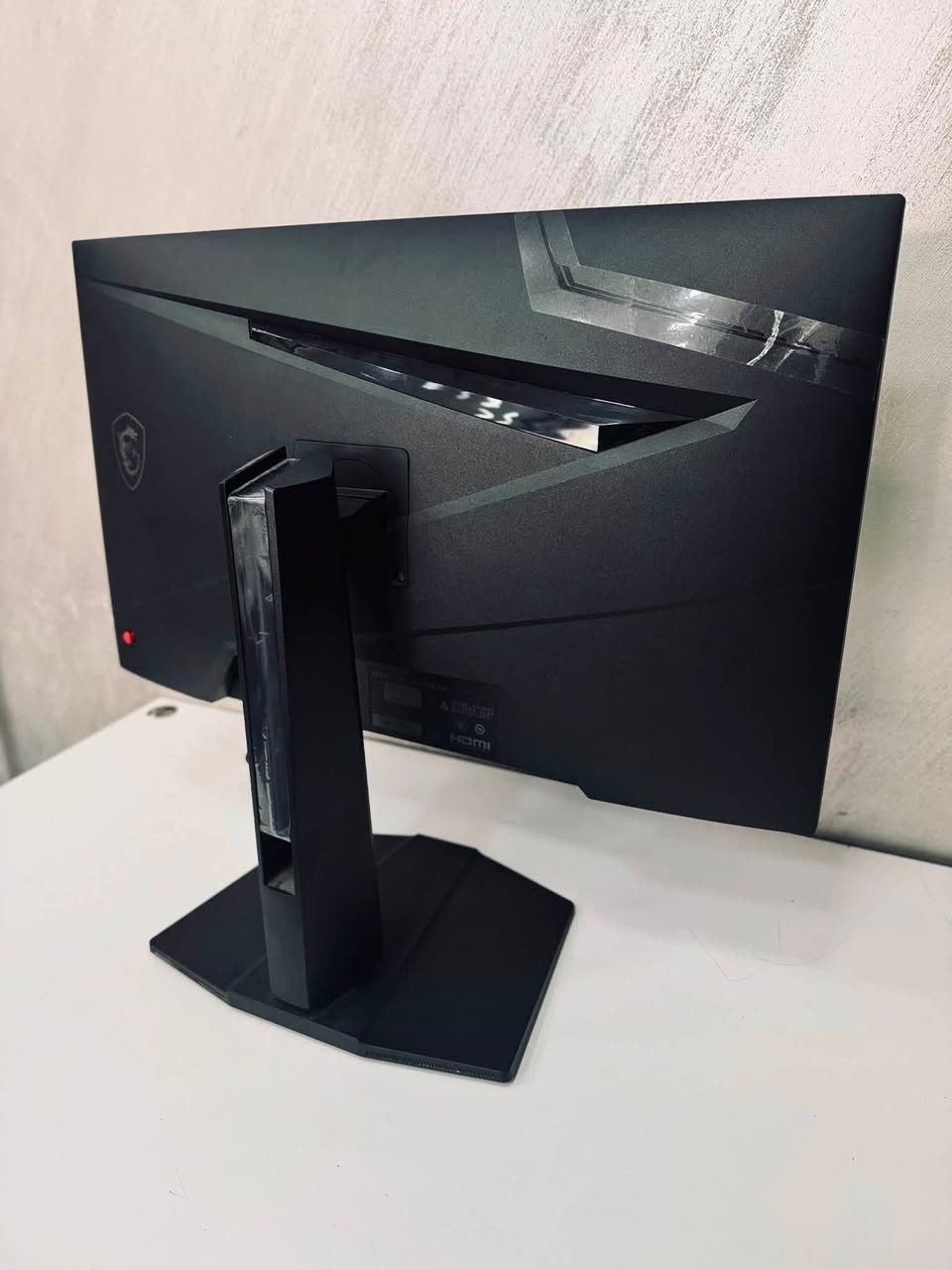 شاشة MSI G274QPF E2
27inch 
2560x1440p (2K)
Rapid IPS
180hz
1ms
مستعمله نظافة جيدة بدون كارتونه "اكرر بدون كارتونه" وبيها شخطه بالبنل مثل ما موضح بالصورة من تشتغل مو كلش تبين 
السعر: 200 الف وبيها مجال 
المكان: كرادة او مشتل متوفر توصيل داخل بغداد حصراً 
***********
