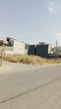 ارض تجاريه ركن • ٣٠٠م • شارع ٢٠