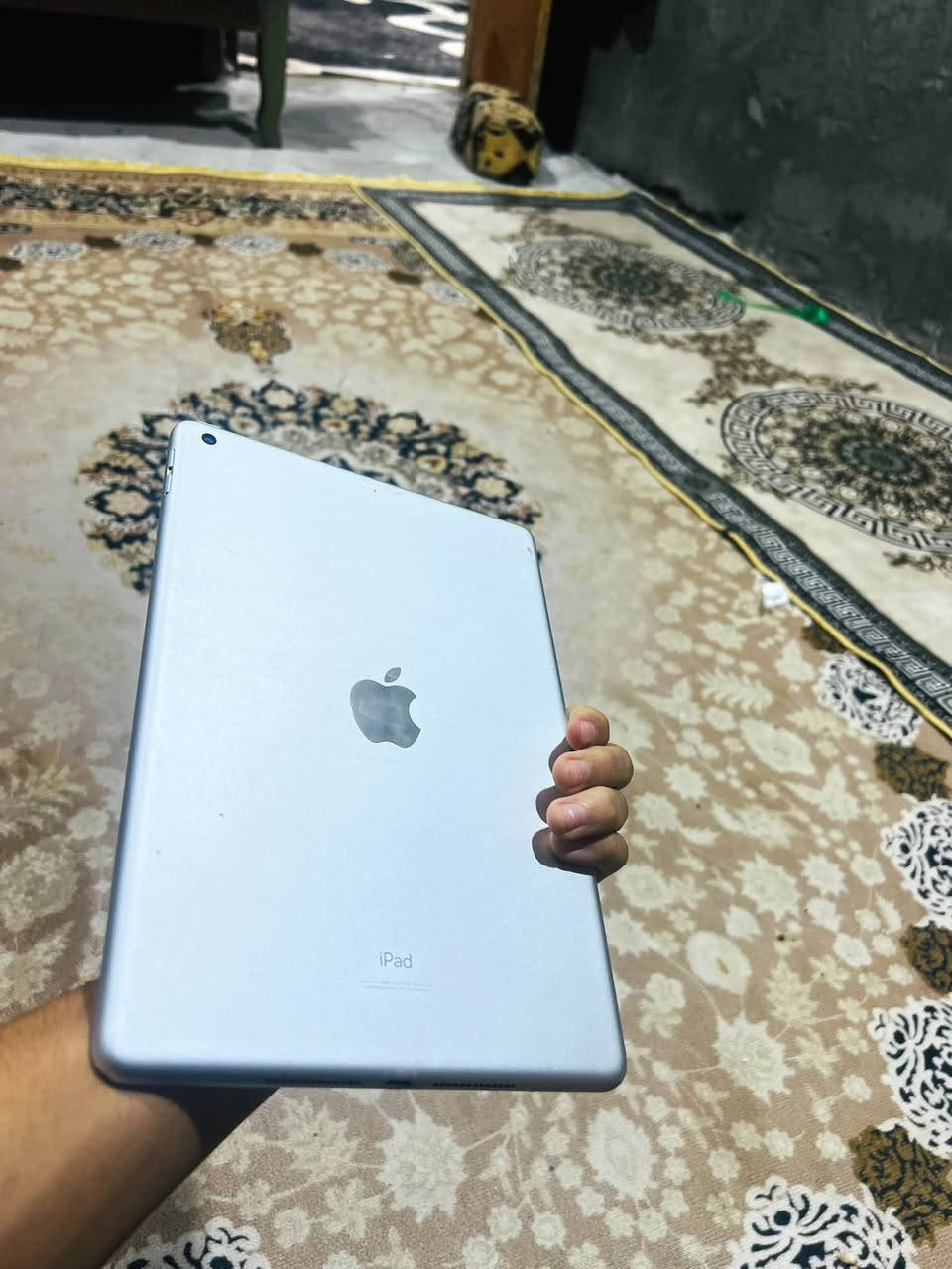 السلام عليكم ايباد ٩ كلش نظيف ذاكره ٦٤ محدث اخر تحديث فقط مستبدل لامس وليس شاشه لامس وكاله افحص بي على راحتك والعب ببجي وكاله نفس البلاد بدون اي مشكله مكاني بصره قبله ***********
