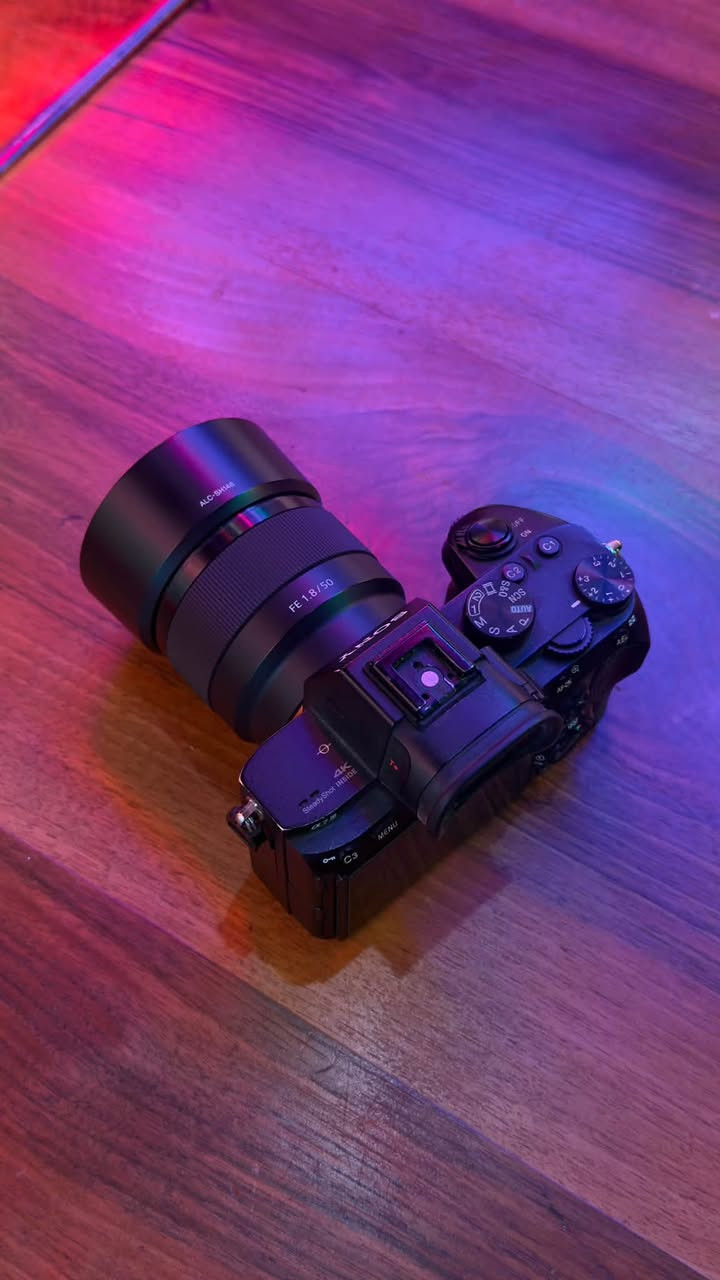 sony A7III + عدسة 50 سوني 
الشتر 29 الف
السعر 1600
غير متواجد على الفيس اتصال فقط على الرقم او واتساب ‭***********

