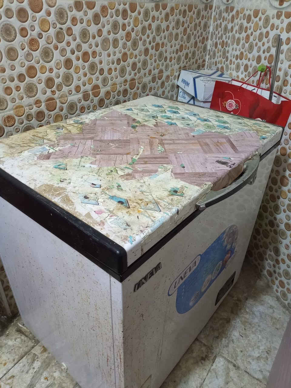 مجمد جديده للبيع السعر 135الف وبيها مجال للتواصل ***********
