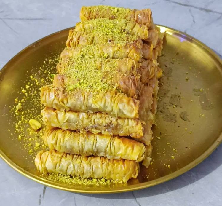 حلويات بيتي • كيك وبقلاوة • طلبات واتس