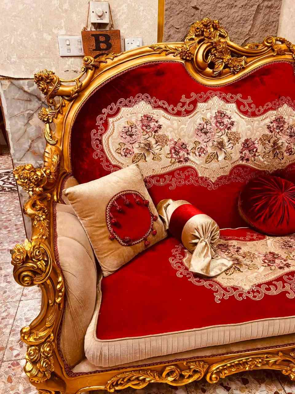 تخم مصري ملكي نضيف جدااا شغل. حفر ثقيل 10مقاعد مع طبله وسطيه تفاصل اكثر اتصل ***********

