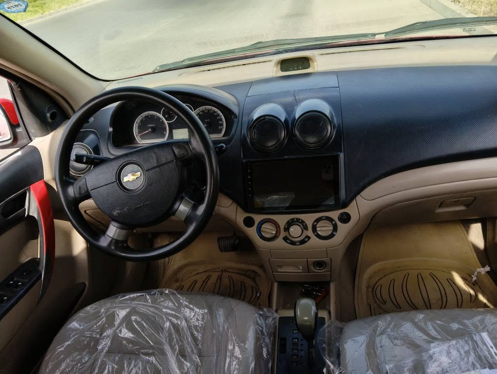 سلام علیکم
ئەڤیۆ 2007
مەکینە گەورەی ئۆپترا
گیر و مەکینە و تەبرید بەشەرت
سەیارەکە وەرگەراوە سەقفی موسە
سەیارەکە بێ لیدرانە پشت و پیشی کەپسە
ناو زەردی جوار جام کارەبا تۆماتیک شاشە
*********** أربيل, العراق
