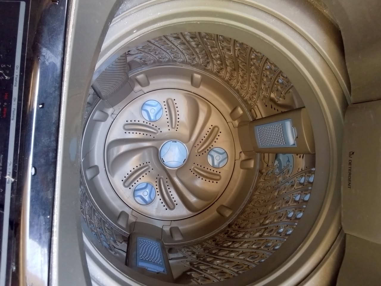 غساله جديده قبل شهر ماخذه ال جي للبيع سعر 300بيه مجال ***********
