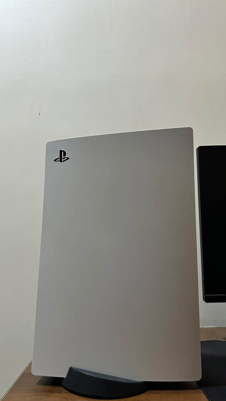 🎮 للبيع PS5 FAT نظيف جداً وكامل

💰 السعر: 1,100,000 د.ع

الجهاز نظيف كلش، لوك ستيكر، ما مفتوح ولا داخل صيانة نهائياً وما بي أي مشاكل، والكارتونة موجودة.

يجي وياه:
🎮 2 جوستك أصلية، وحدة منهن Hall Effect مغناطيسي + ضمان 5 سنوات ضد الـ Drift
🎧 Sony PULSE 3D
⌨️ كيبورد Redragon ميكانيكي
🖱️ ماوس Redragon
🔋 UPS 1500 بطاريات جدد وما مستعملات
💿 قارئ الأقراص

🎮 الأقراص:
FC 26 PS5
The Last of Us PS5
Resident Evil Requiem PS5
Resident Evil 3 PS4
Resident Evil Biohazard PS4
Assassin’s Creed Odyssey

📍 بابل – المركز
🚚 توصيل لجميع المحافظات

📞 واتساب:
***********
***********

🔥 البيع كامل، للجادين فقط.
