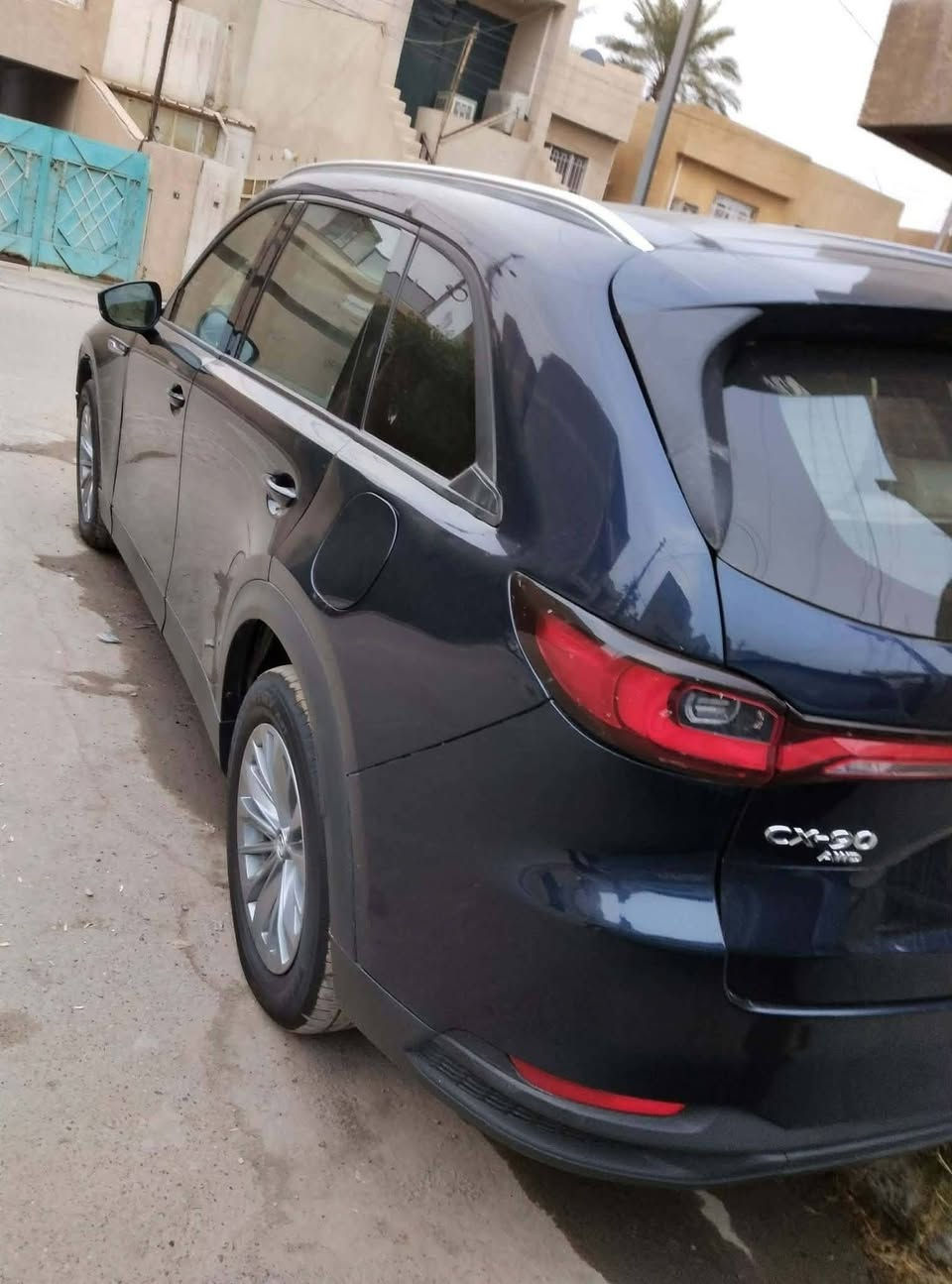 #السلام_عليكم
مازدا cx90 موديل ٢٠٢٤ هايبرد بلكن 
رقم بغداد باسمي السيارة .
فول مواصفات يعني رادرات فتحة تدفئة بالكشن تبريد ثلاث قطع ..... الخ .
 ماشية ٩ الاف 
صور الحادث بالمنشور 
البنيد والجنطة مبدل بلادي وصبغ جاملغ خلفي
المكان الدورة شارع ابو الطيارة 
 السعر 255$
***********
