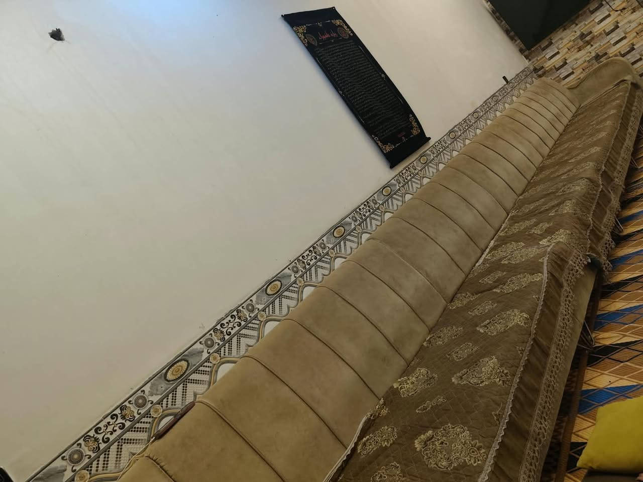 سعرة 150 الف وبي مجال بسيط
عنوان بغداد مدينه الصدر 
***********
