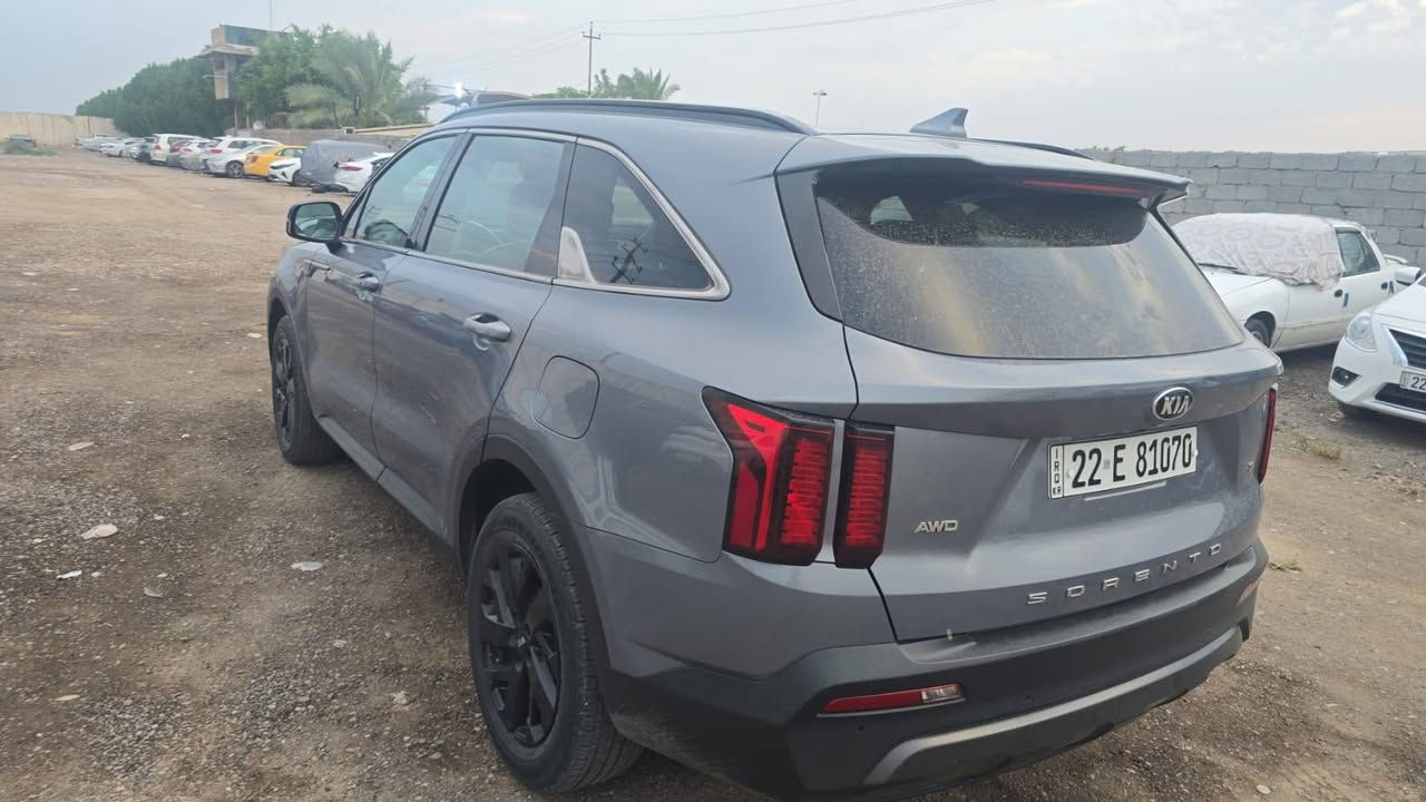 سورننو اسمنتي للبيع 
موديل ٢١
محرك ٢٥٠٠
فول عدا الفتحة 
السعر المطلوب 220 وبيها مجال

نص مكتوب في الصور:
- 77 LTE 4:11 Sorento Sorento The average price is $8643 Free bid history copart and iaai » Kia » Sorento » Kia Sorento S 2021 Gray 2.5L vin: 5XYRLDLC7MG066475 Kia Sorento S 2021 Gray 2.5L vin: 5XYRLDLC7MG066475 000-35329900 - 12/06/2022 - IAA Inc. BidFax.info 19862 mi Final bid: $11000 Auction: IAAI I-BUY FAST Lot number: 35329900 Date of sale: 04.04.2023 Year: 2021 VIN: 5XYRLDLC7MG066475 Condition: Stationary
- 77 LTE 4:10 Sorento Sorento The average price is $8643 Free bid history copart and iaai » Kia » Sorento » Kia Sorento S 2021 Gray 2.5L vin: 5XYRLDLC7MG066475 Kia Sorento S 2021 Gray 2.5L vin: 5XYRLDLC7MG066475 000-35329900-12/06/2022-IAA Inc. Final bid: $11000 Auction: IAAI I-BUY FAST Lot number: 35329900 Date of sale: 04.04.2023 Year: 2021 VIN: 5XYRLDLC7MG066475
- Sorento The average price is $8643 Free bid history copart and iaai » Kia » Sorento » Kia Sorento S 2021 Gray 2.5L vin: 5XYRLDLC7MG066475 Kia Sorento S 2021 Gray 2.5L vin: 5XYRLDLC7MG066475 000-35329900 - 12/06/2022 - IAA Inc. Final bid: $11000 Auction: IAAI I-BUY FAST Lot number: 35329900 Date of sale: 04.04.2023 Year: 2021 VIN: 5XYRLDLC7MG066475