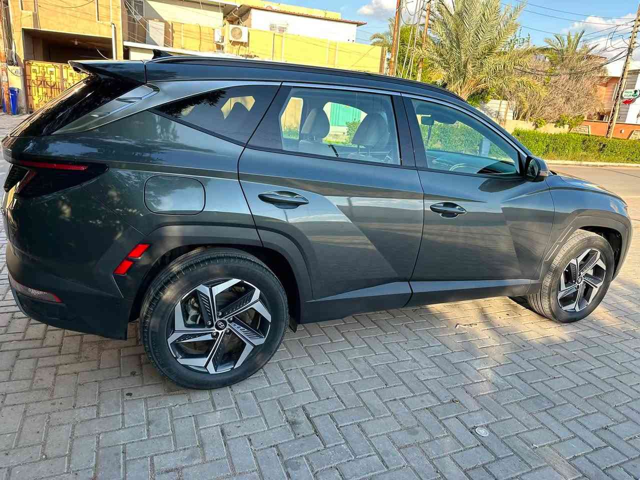 HYUNDAI TUCSON HYBRID PLUG-lN 2024
 
📍السيارة موجودة في بغداد للتواصل *********** 

هيونداي توسان هايبرد + بلكن 2024
المسافة المقطوعه 29000km
اللون . فيراني    
محرك. 1600ccهايبرد 
الموديل 2024
مرقم بغداد 

                  ======= الاضافات👇👇 ======

فتحه بانوراما  
شاشة كبيره نفكيشن 
بصمة .
رادار امامي
 مانع تصادم
تحديد مسرب .
نقطة عمياء .
كاميرا خلفيه
كاميرا عداد 5 
كاميرا 360
كراسي جلد .
كراسي كهرباء عداد 2
طارة مدفية .
كراسي مدفية + مبرد 
مثبت سرعة
تحكم ستيرنج
نظام قيادة ذاتية 
تشغيل عن بعد سياره 
شاحن وايرلس
هاند بريك كهربائي
حساسات خلفيه + اماميه 
دفع رباعي 4X4 
باب خلفي كهرباء 
اضويه اماميه زنون LED
كشافات ضبابي LED 
اضويه خلفيه LED
نظام GPS+ خرائط 
3 انظمة قياده Sport /ECO / Normal
كندشن مركزي امامي + خلفي 
تحريك السياره عن طريق بصمه 
بلوتوث 
مدخل AUX + USB

🚗🚗حادث السيارة كما موضح في الصور 🚗🚗
بيها بارد بصيط بل جنطه 
السعر / 19500
