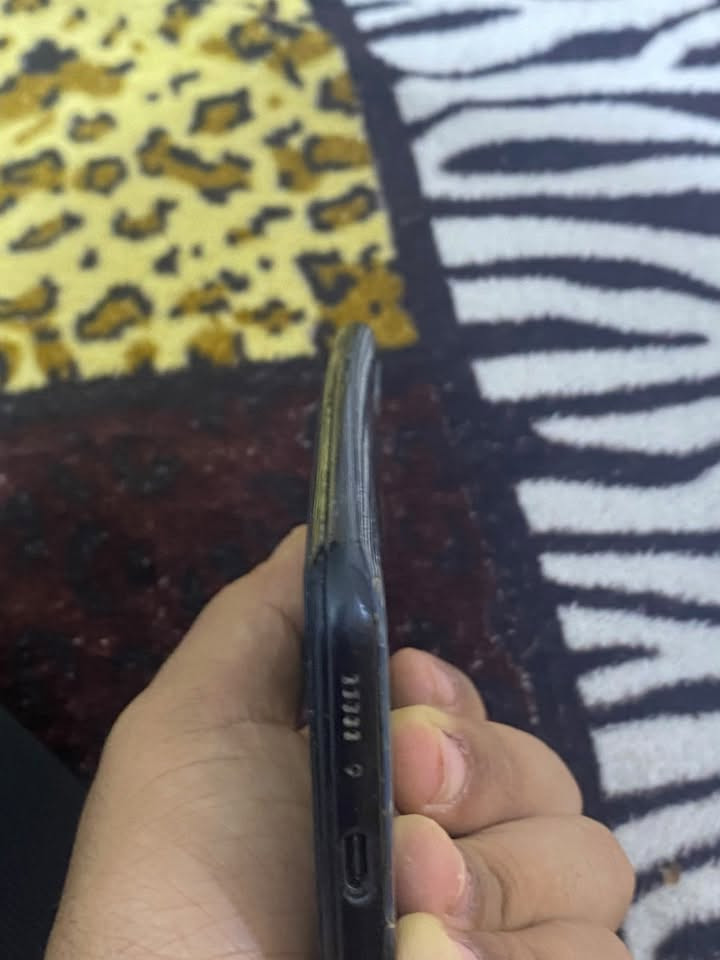 سلام عليكم
موبايل A20 موبايل الشاصي معوج والشاشه مكسوره رايده ب30الف ليريده يتواصل وياي ع هذا رقم ***********بي واتساب .
